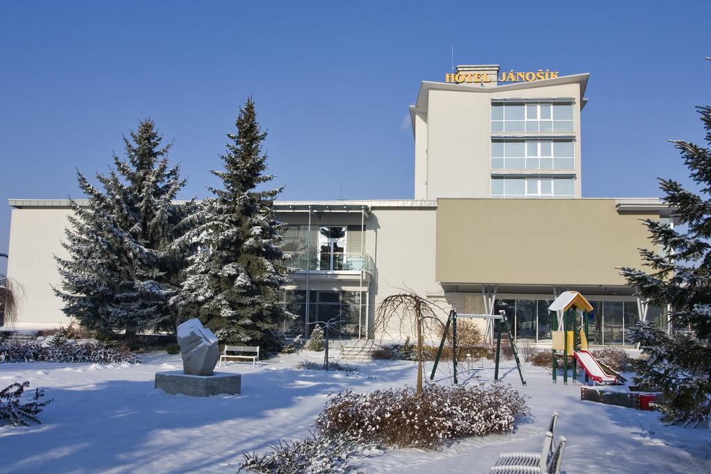 Hotel Janosik Липтовски-Микулаш Экстерьер фото
